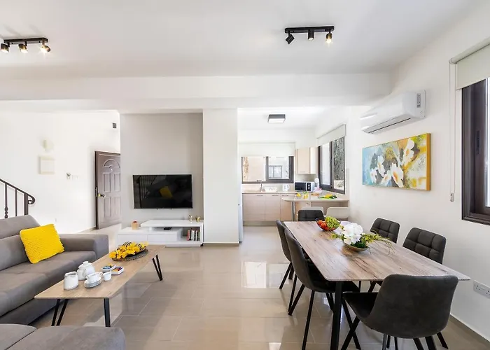 Protaras Angela Nefeli Vila *